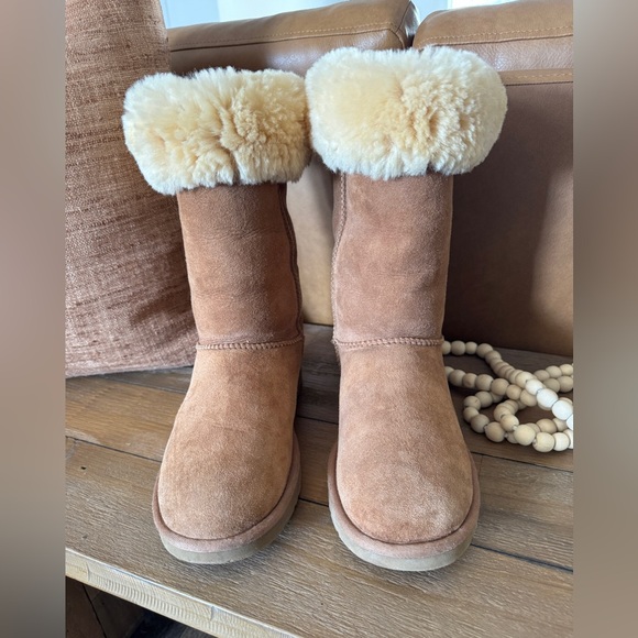 UGG Classic Tall Boot in Chestnut. Preloved. Size 7. Very Good Condition. - Picture 6 of 11